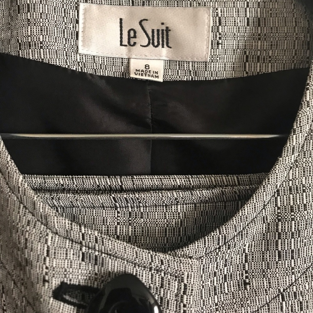 Suit - Picture 3 of 4